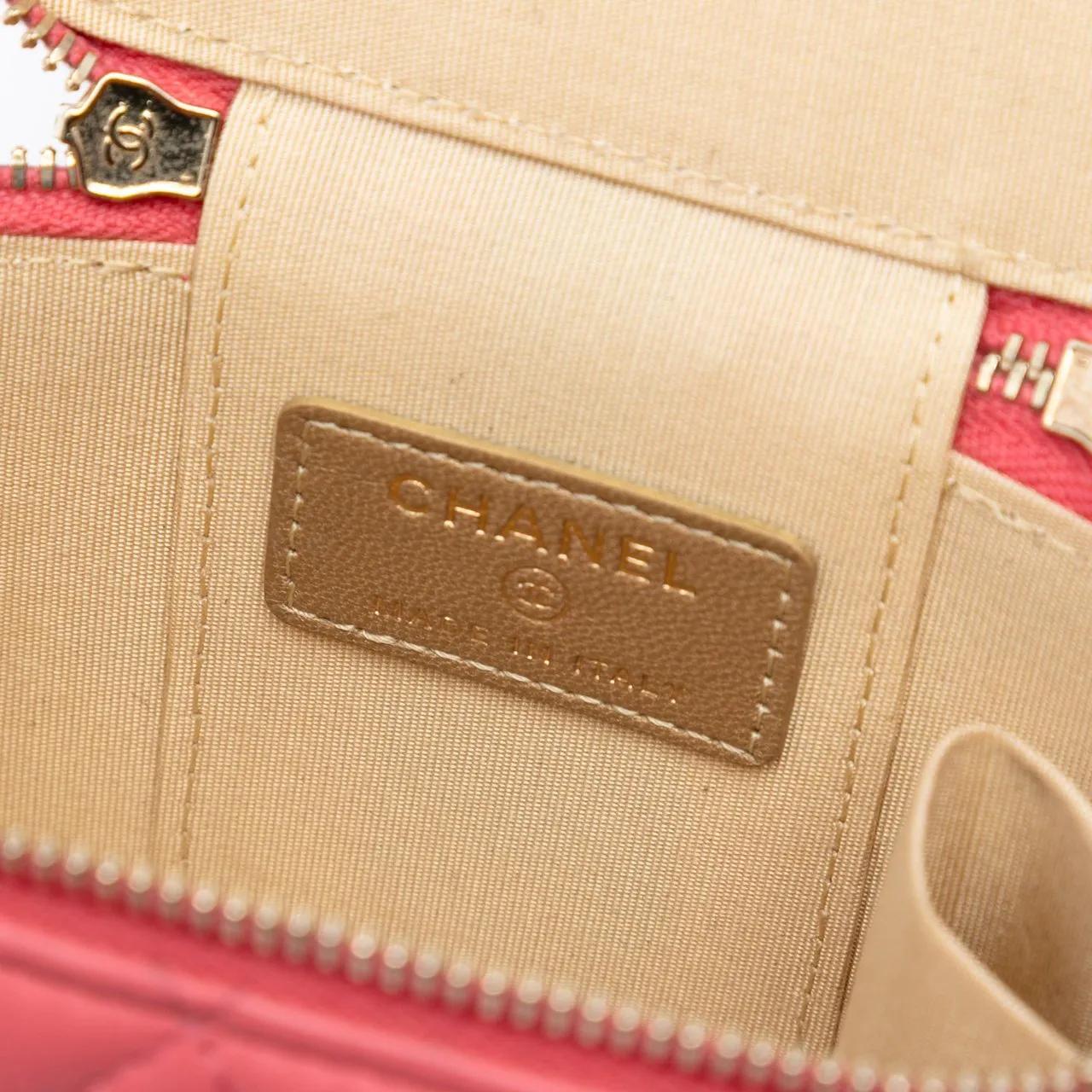 Thumbnail - Chanel Hobo Bags - Mini Quilted Lambskin Pearl Crush Vanity Case With - Gr. unisize - in Gold - für Damen