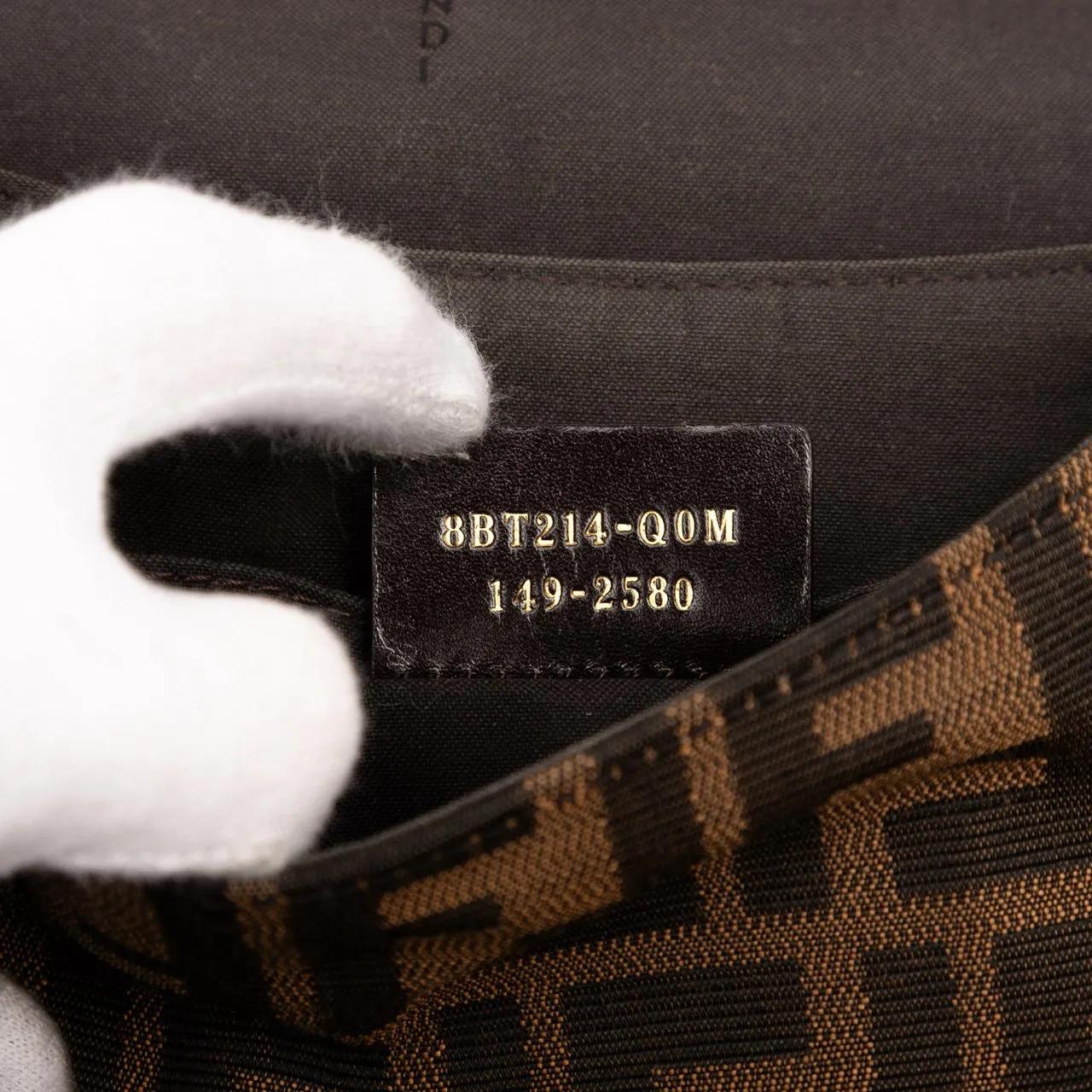 Thumbnail - Fendi Hobo Bags - Small Zucca Canvas Artic Crossbody - Gr. unisize - in Braun - für Damen