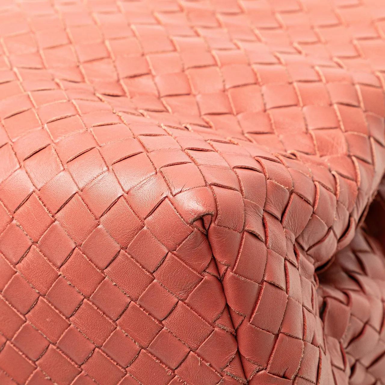 Thumbnail - Bottega Veneta Shopper - 2012-2025 Medium Nappa Intrecciato Roma Tote - Gr. unisize - in Rot - für Damen