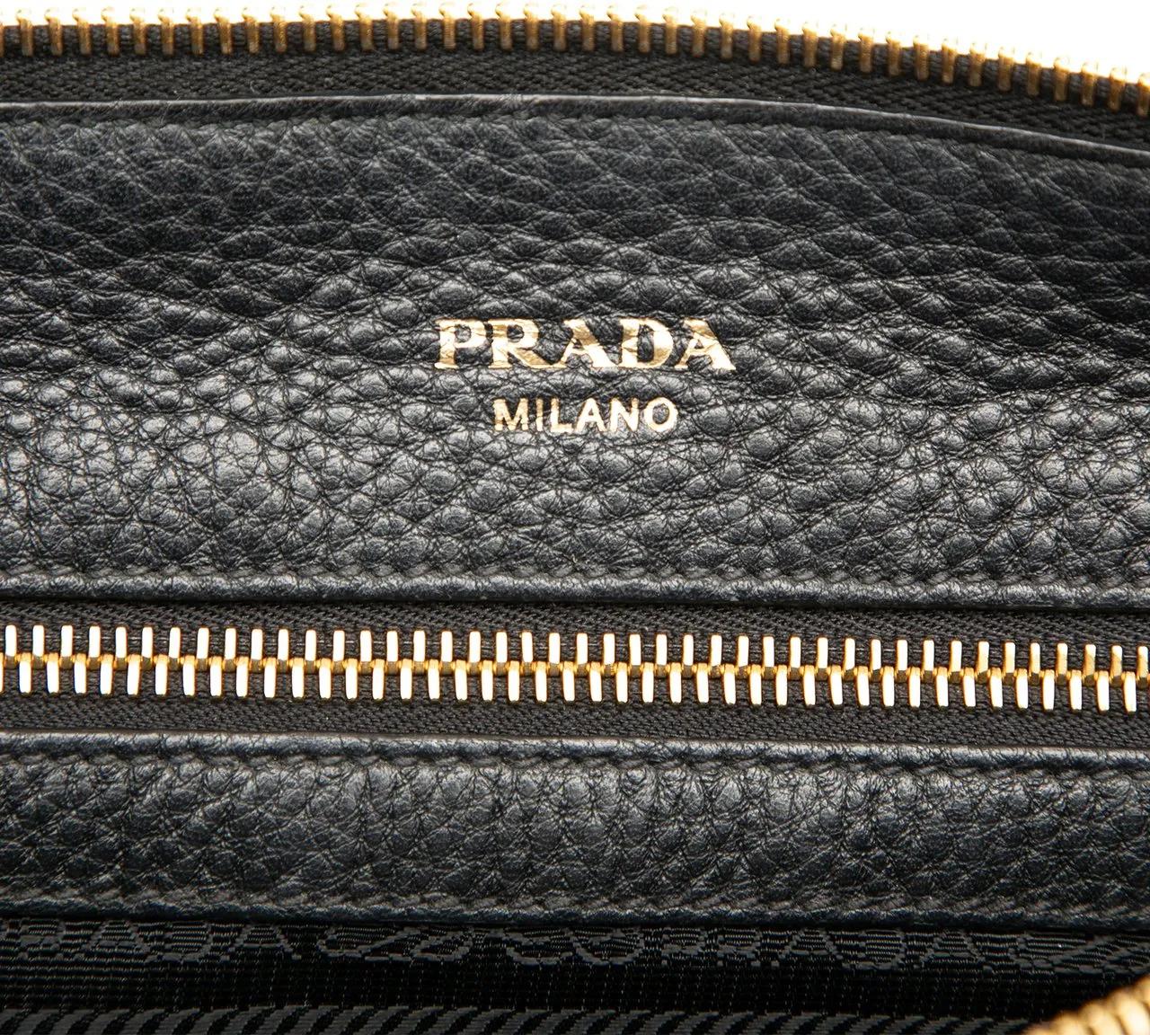 Thumbnail - Prada Hobo Bags - Vitello Daino Zip Top Satchel - Gr. unisize - in Schwarz - für Damen