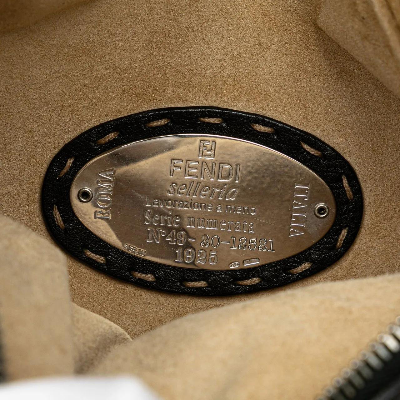 Thumbnail - Fendi Hobo Bags - Leather Selleria Oyster Hobo - Gr. unisize - in Schwarz - für Damen