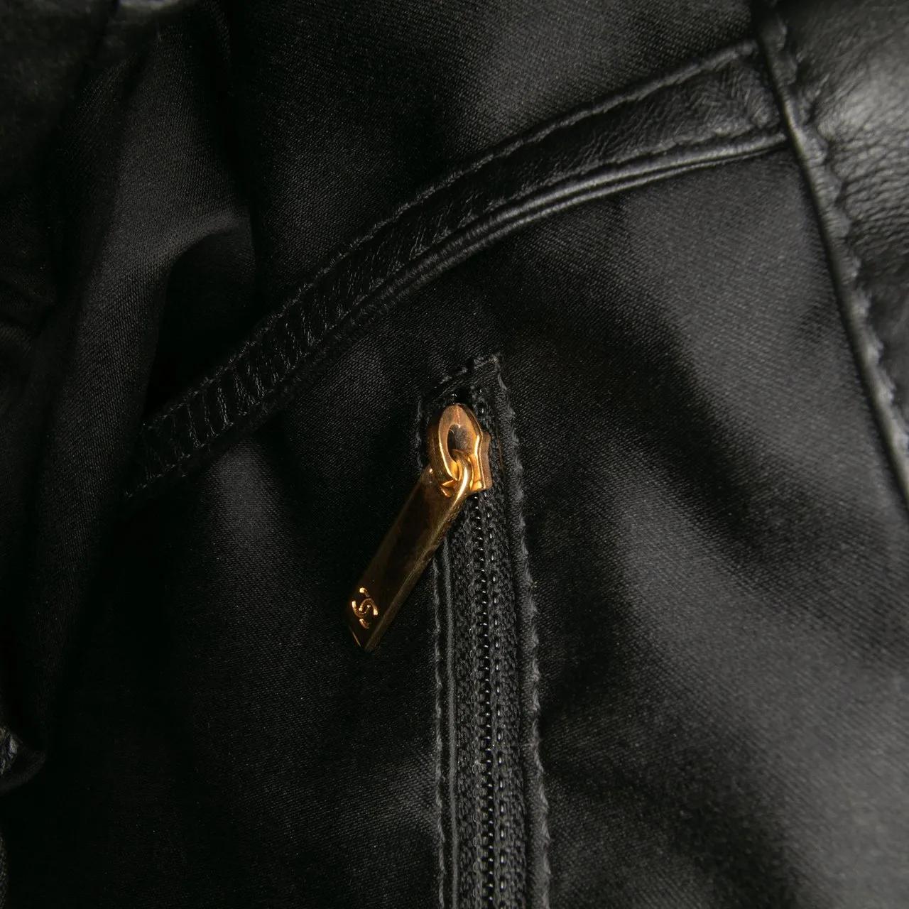 Thumbnail - Chanel Shopper - Large Chevron Calfskin Surpique Tote - Gr. unisize - in Schwarz - für Damen