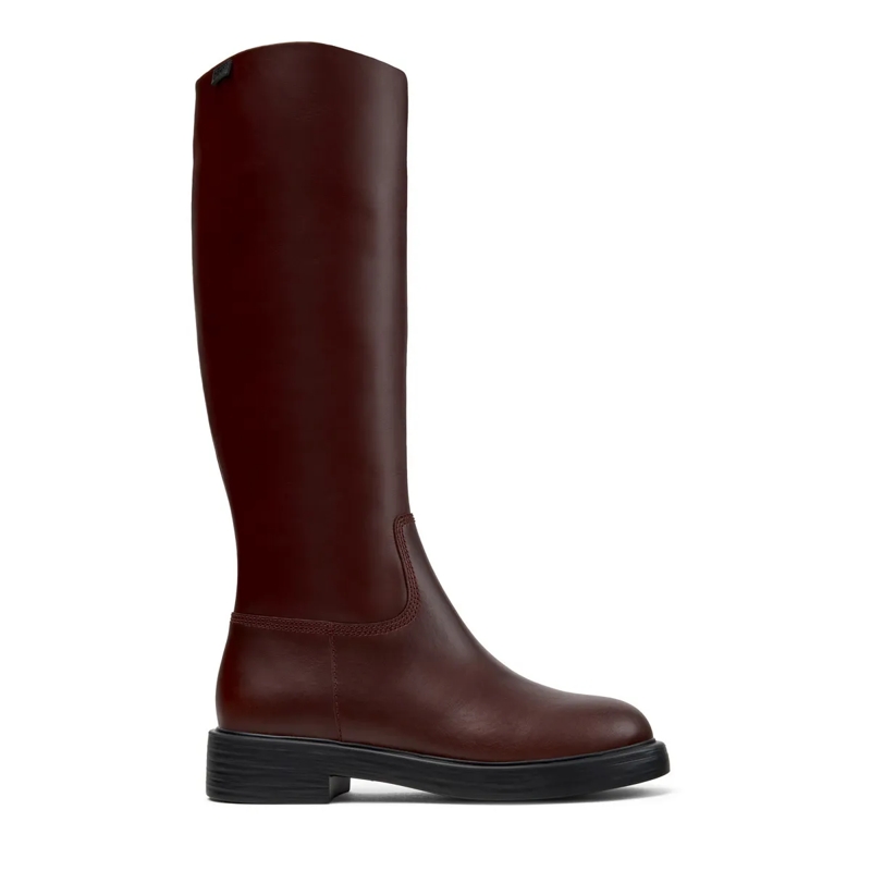 Camper Stiefel Bei Dean, einem zeitlosen Unisex-Stil, trifft Trad burgund