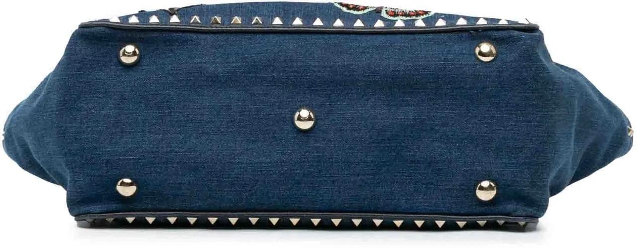Valentino Totes & shoppers Butterfly Embroidered Denim Rockstud Satchel in blauw