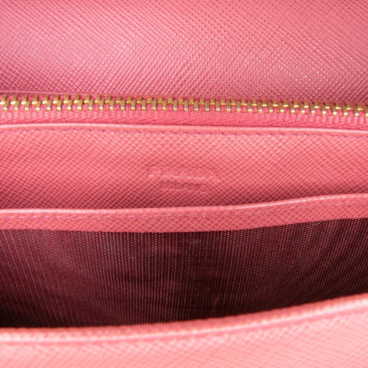 Thumbnail - Prada Hobo Bags - Saffiano Wallet on Strap - Gr. unisize - in Gold - für Damen