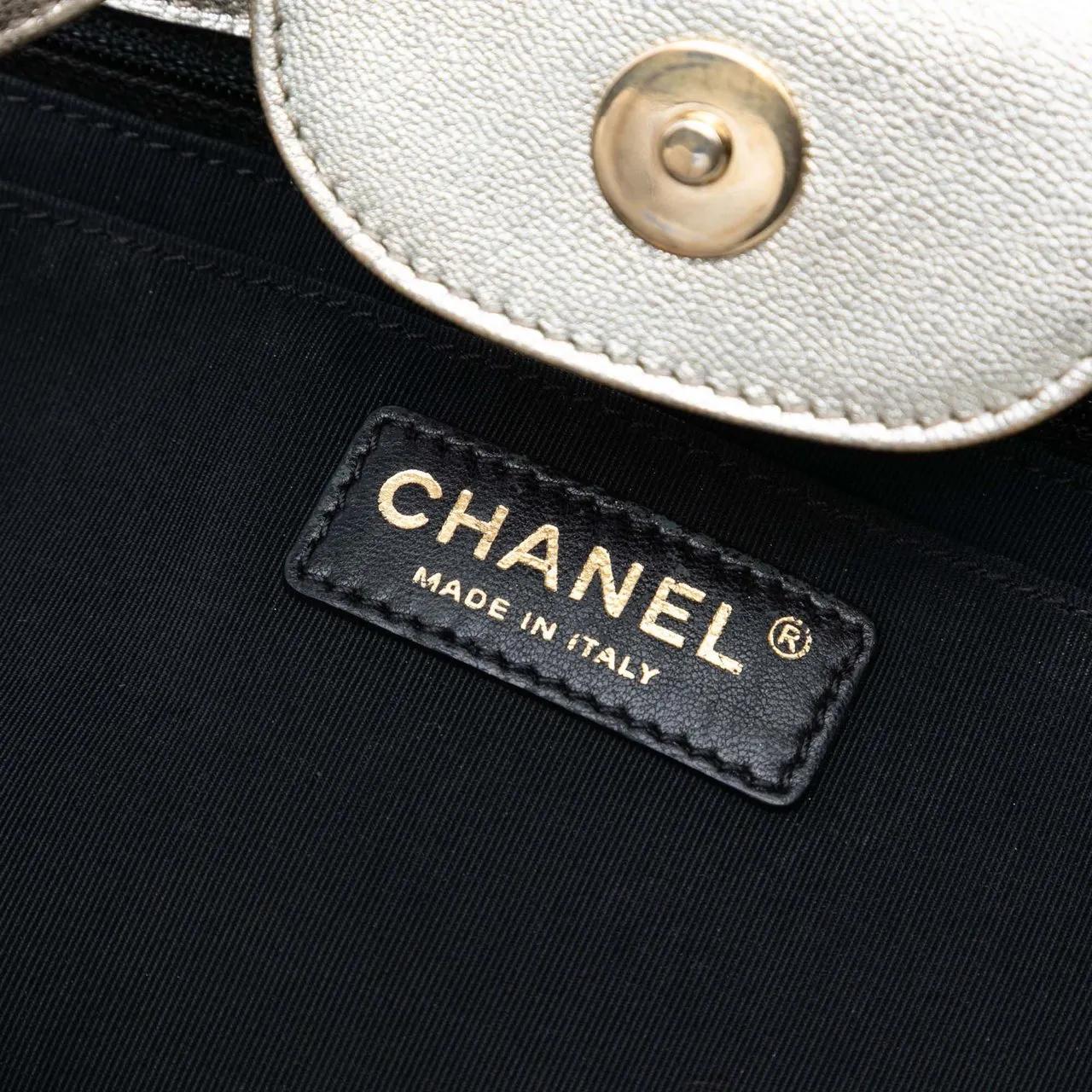 Thumbnail - Chanel Shopper - Large Bicolor Metallic Goatskin and Calfskin Boy T - Gr. unisize - in Silber - für Damen