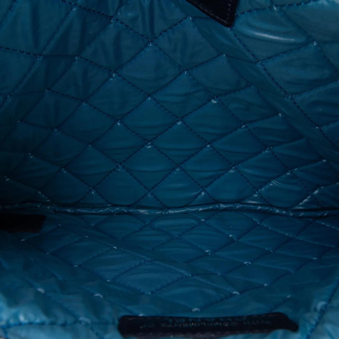 Thumbnail - Chanel Clutches - 2014-2015 Paris Dubai Medium Printed Canvas Cosmet - Gr. unisize - in Weiß - für Damen