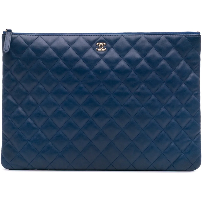Chanel Pochette Large Quilted Lambskin O Case Clutch blau