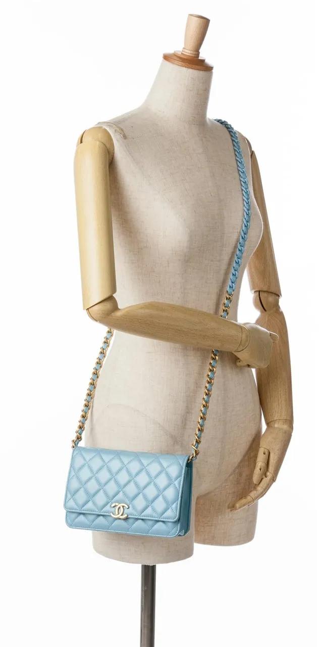 Chanel Hobo bags 2021-2024 Quilted Lambskin Candy Chain Wallet on C in blauw