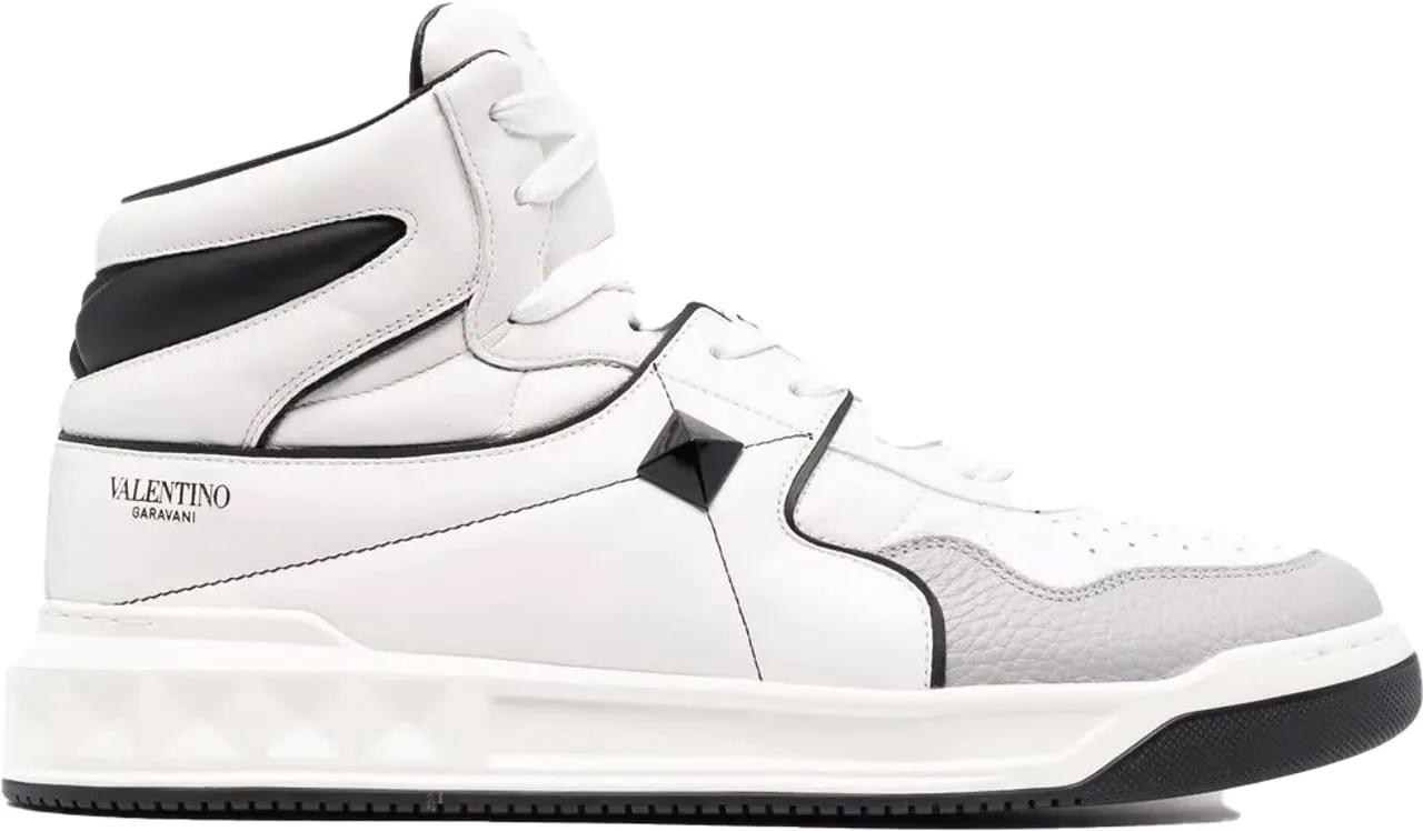 入手困難★ VALENTINOの靴♪ ☆ MID-TOP ONE STUD SNEAKER ☆ Valentino Garavani One Stud Mid-Top Sneakers White | Lage