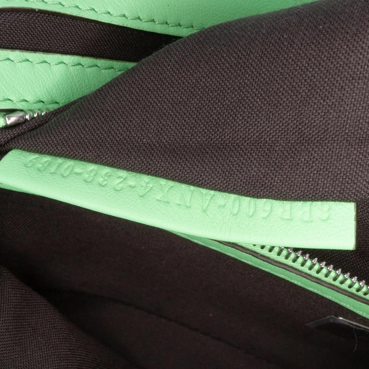 Thumbnail - Fendi Hobo Bags - Medium Leather Embossed FF Baguette Satchel - Gr. unisize - in Grün - für Damen