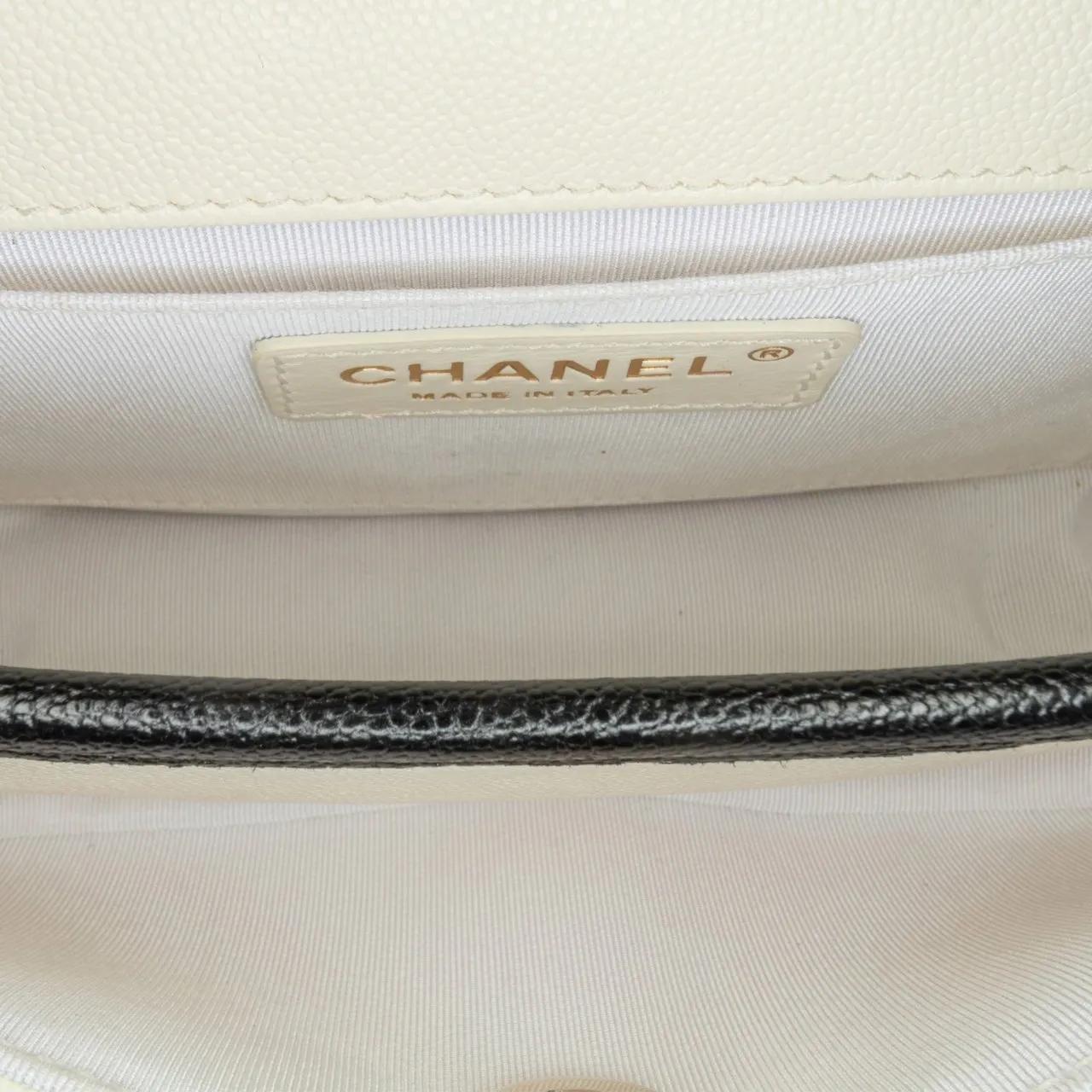 Chanel Shoppers Mini Caviar Round Messenger Flap in wit
