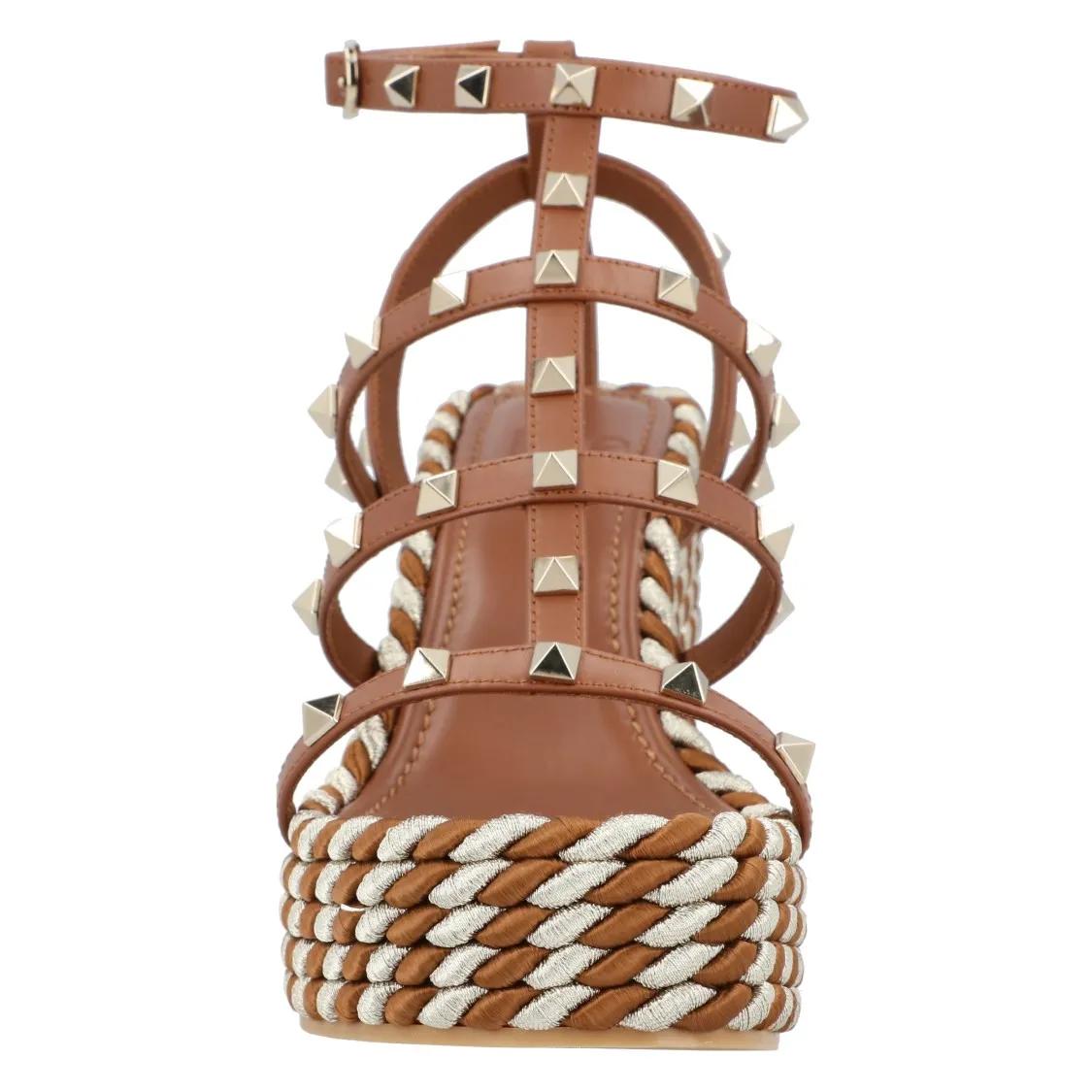 Thumbnail - Valentino Garavani Sandalen - Rockstud Calfskin Wedges With Straps - Gr. 36 (EU) - in Braun - für Damen