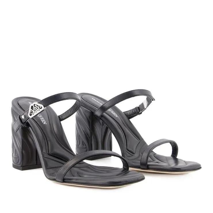 Alexander McQueen Sandalen & Sandaletten - Seal Heeled Sandals - Leather - Black/Argenté - Gr. 37 (EU) - in Schwarz - für Damen