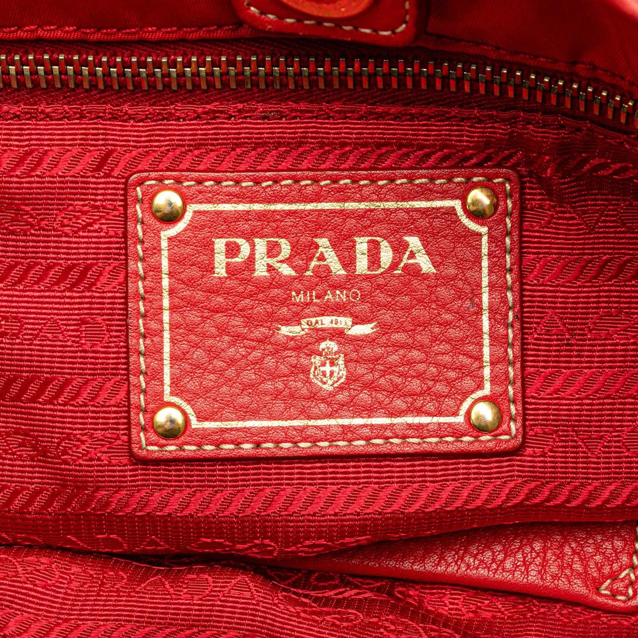 Thumbnail - Prada Hobo Bags - Vitello Daino Trimmed Tessuto Satchel - Gr. unisize - in Rot - für Damen
