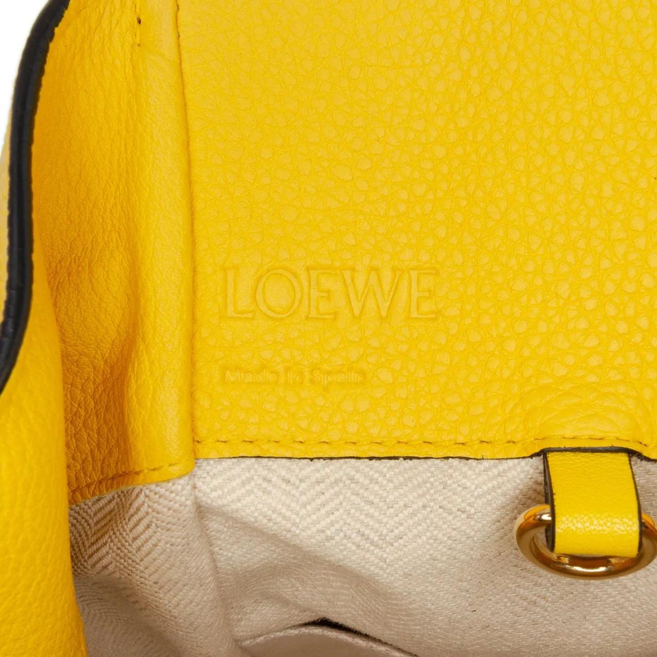 Thumbnail - Loewe Hobo Bags - Small Grained Calfskin Drawstring Hammock Satchel - Gr. unisize - in Gelb - für Damen