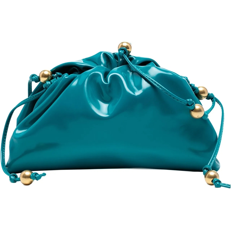 Bottega Veneta Schultertasche Patent Beaded Strap The Mini Pouch Crossbody blau