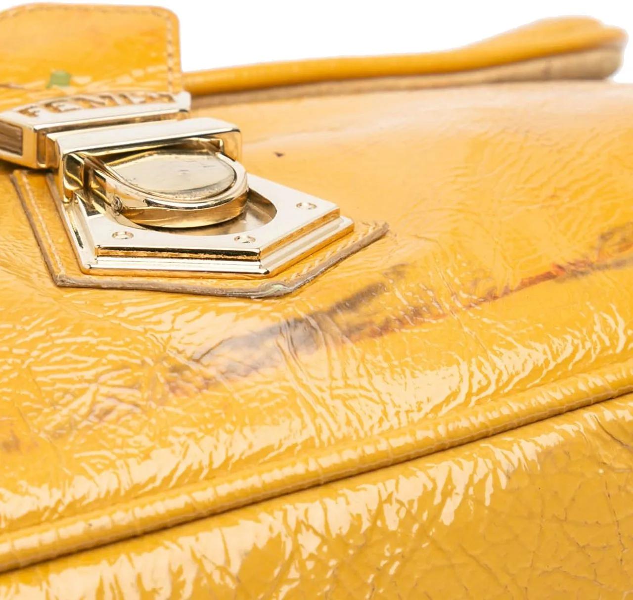 Thumbnail - Fendi Hobo Bags - 2010-2025 Patent Leather Push Lock Satchel - Gr. unisize - in Gelb - für Damen
