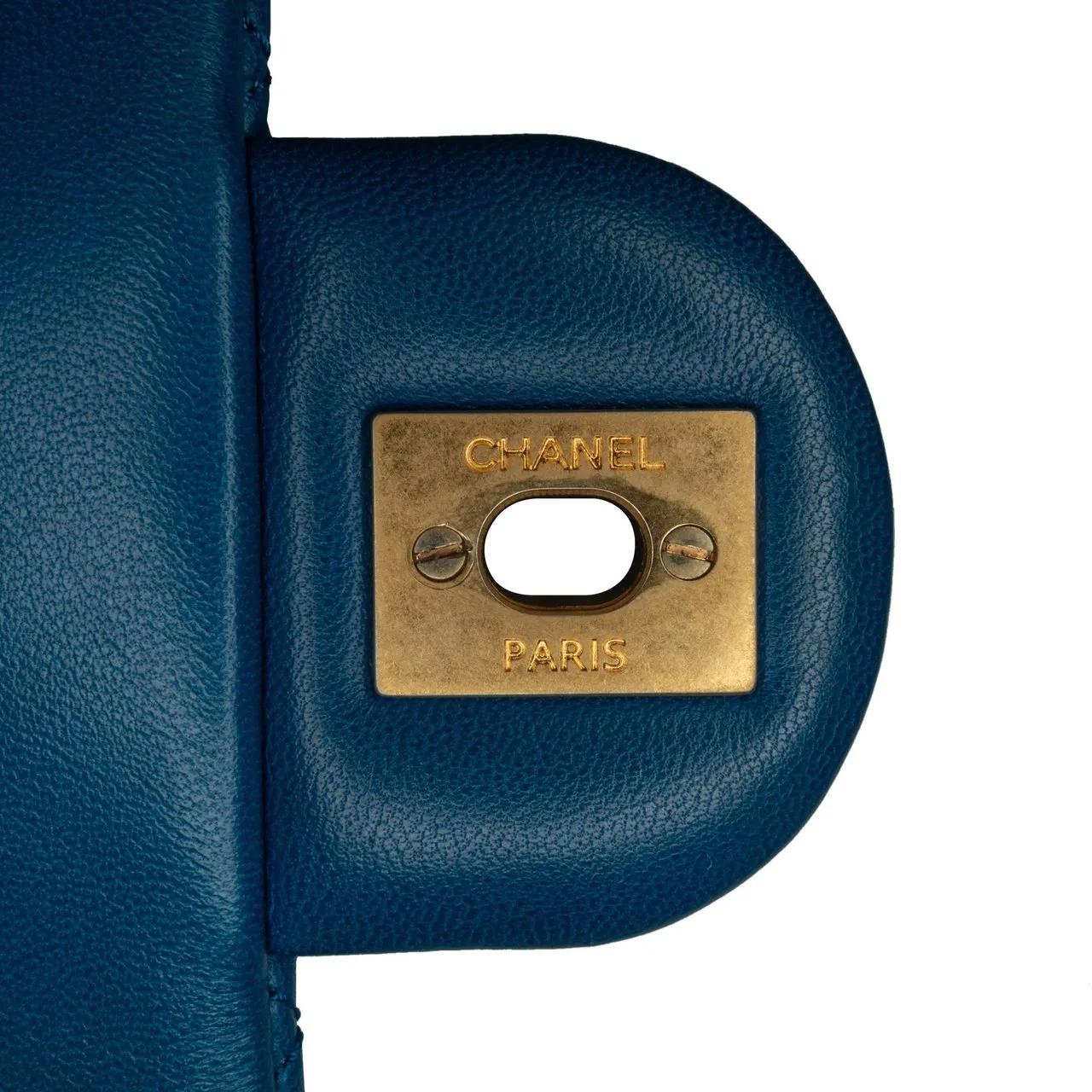 Chanel Hobo bags 2019 Mini Square Classic Lambskin Pearl Crush Sing in blauw