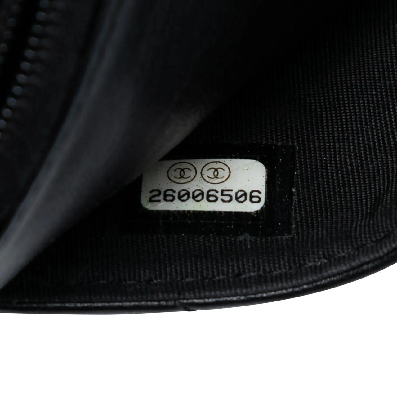 Thumbnail - Chanel Hobo Bags - Chevron Lambskin Button Wallet On Chain - Gr. unisize - in Schwarz - für Damen