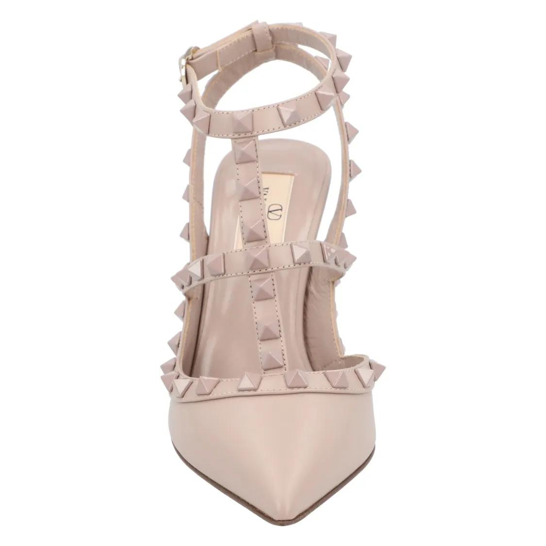 Thumbnail - Valentino Garavani Hohe Schuhe - Pointed Toe Rockstud Pumps With Adjustable Ankle S - Gr. 40 (EU) - in Beige - für Damen