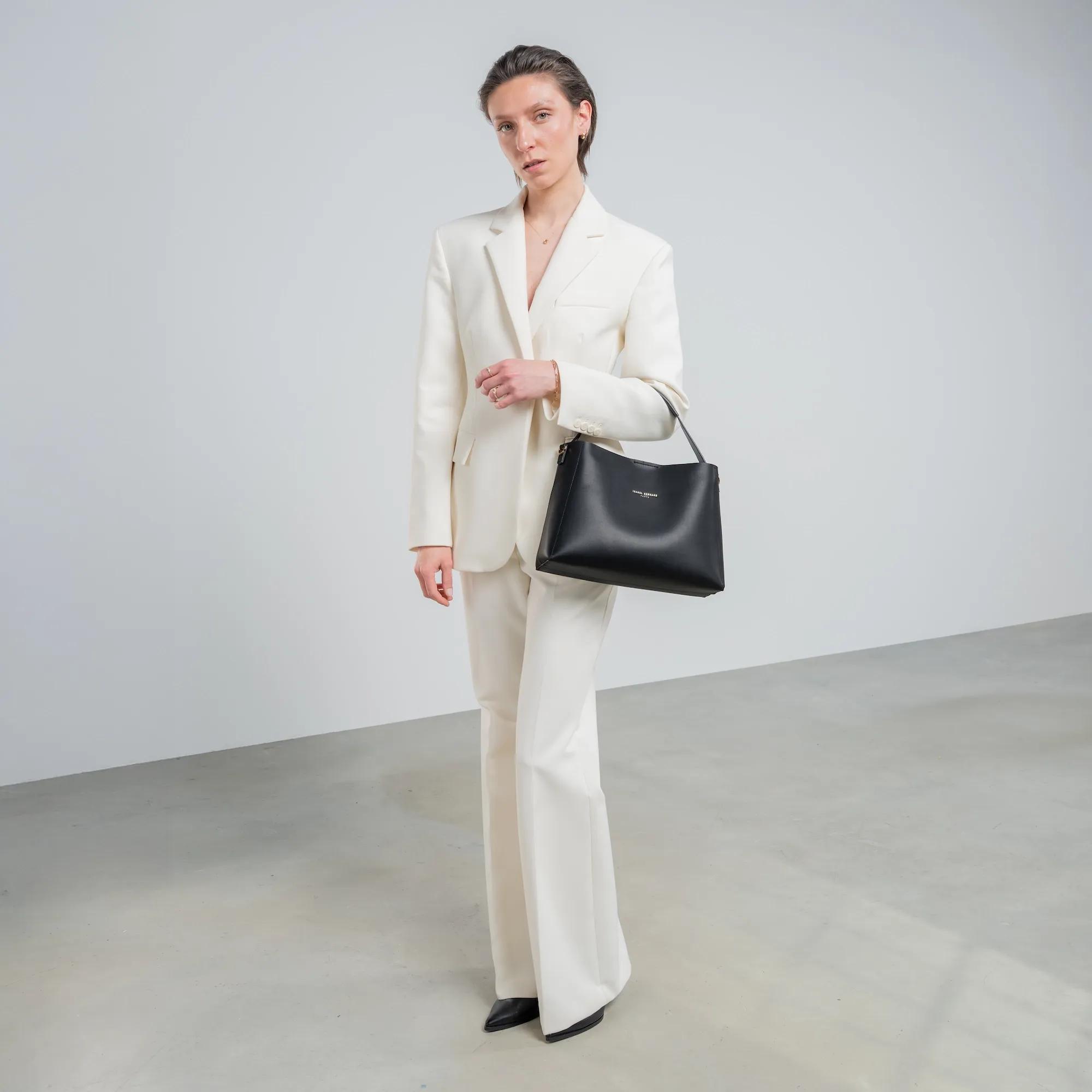 Isabel Bernard Crossbody bags Montmarte Béatrice Handtasche in zwart