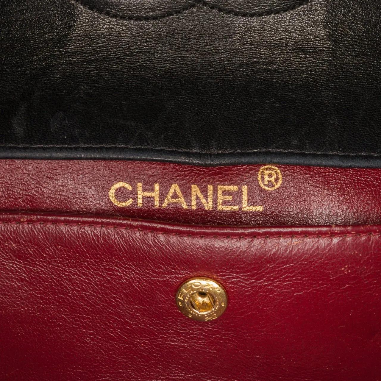 Chanel Hobo bags Quilted Lambskin Shoulder Bag in zwart