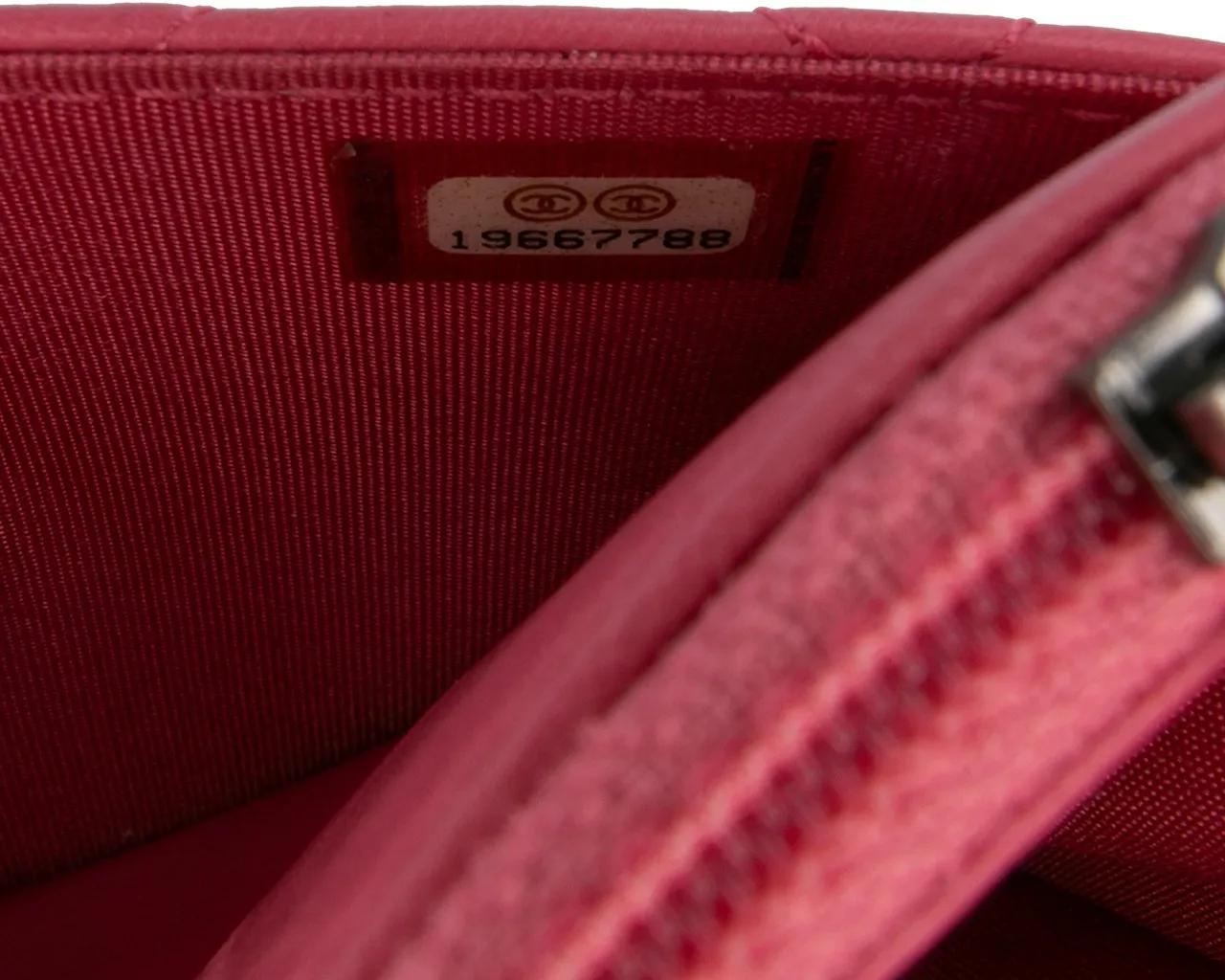 Thumbnail - Chanel Hobo Bags - Lambskin Boy Wallet On Chain - Gr. unisize - in Gold - für Damen