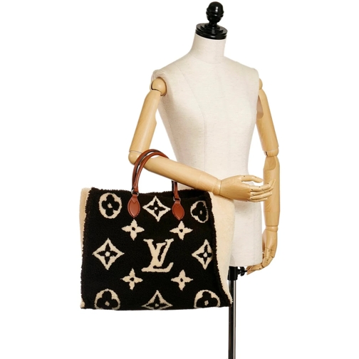 Louis Vuitton Sac à provisions 2019 Monogram Giant Shearling Teddy Onthego GM schwarz (Image 24)