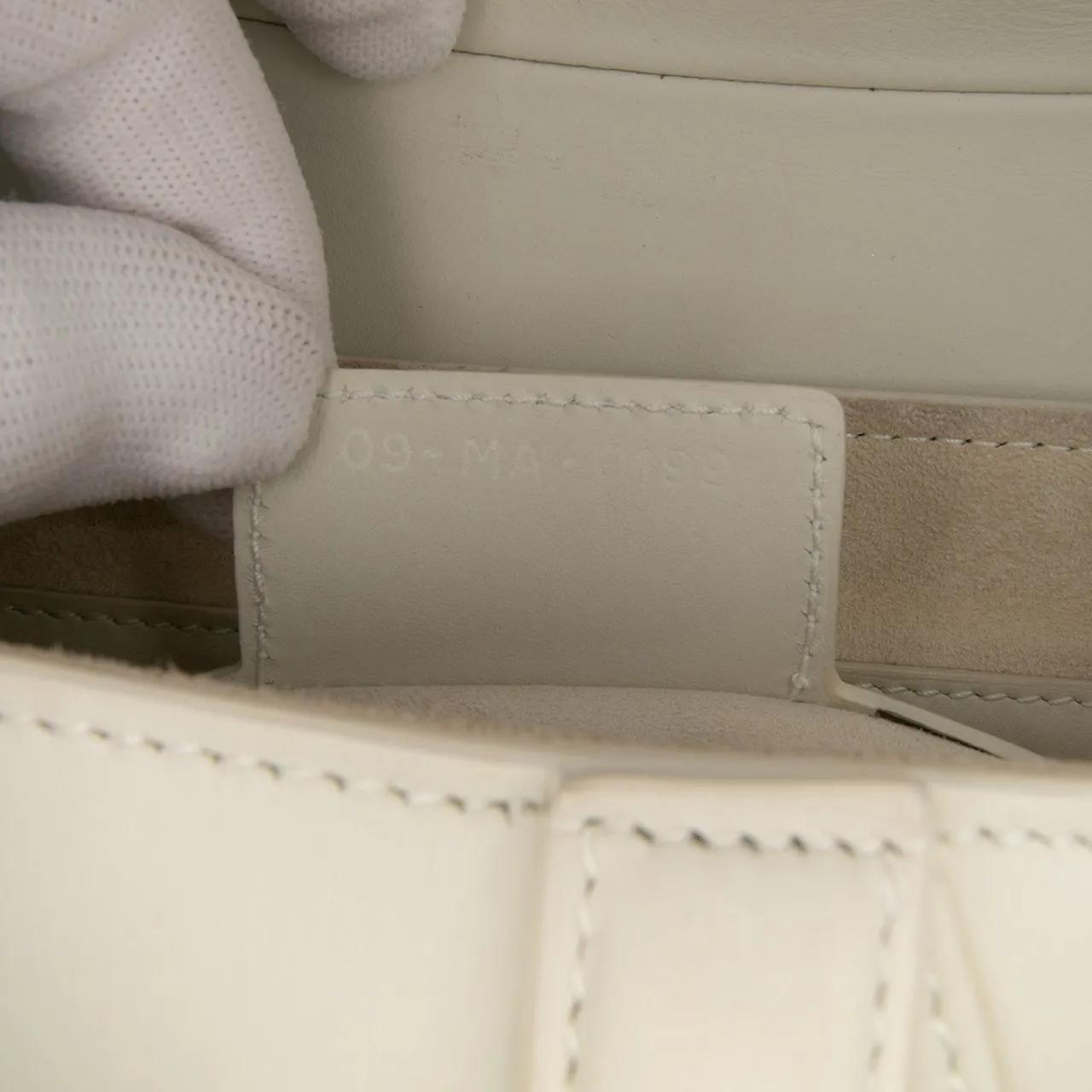 Thumbnail - Christian Dior Hobo Bags - Ultra Matte Calfskin Saddle Bag - Gr. unisize - in Weiß - für Damen