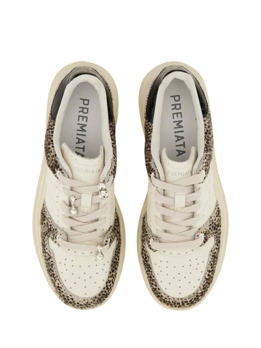 Thumbnail - Premiata Low-Top Sneaker - Low-Top Sneaker With Spotted Animal Print And Text - Gr. 40 (EU) - in Bunt - für Damen