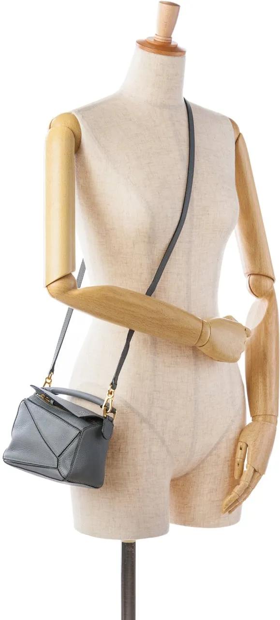 Loewe Hobo bags Mini Puzzle Satchel in grijs