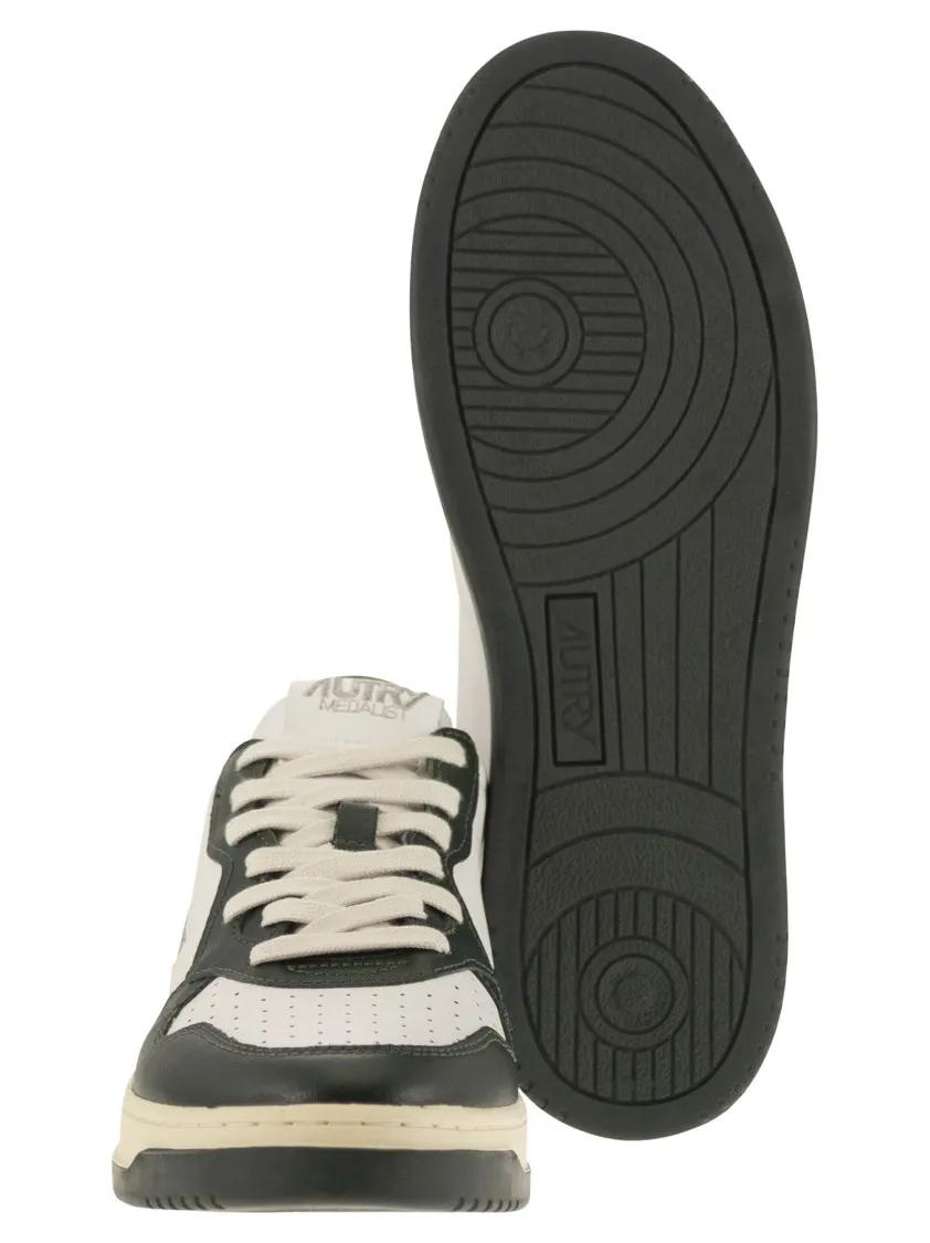 Thumbnail - Autry Low-Top Sneaker - Medalist Low - Leather Sneakers - Gr. 45 (EU) - in Weiß - für Damen