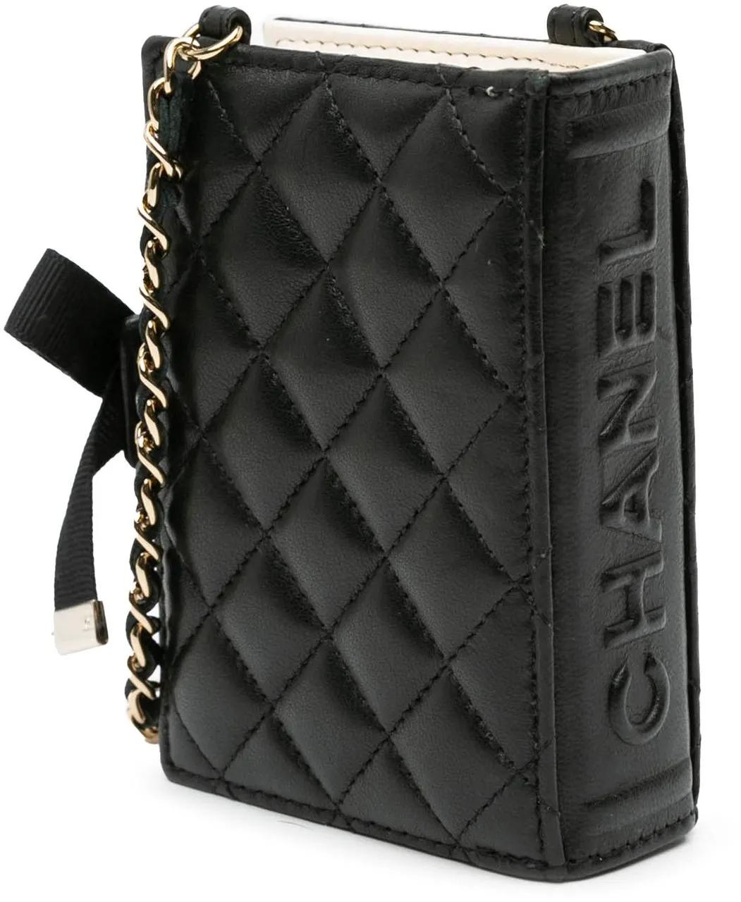 Chanel Hobo bags 2021-2024 Quilted Lambskin Book Card Holder On Cha in zwart