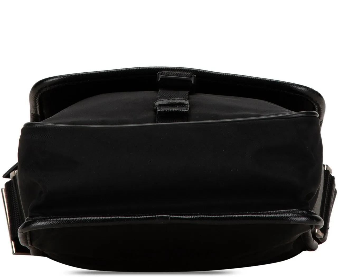 Prada Shoppers Tessuto Buckle Messenger Bag in zwart
