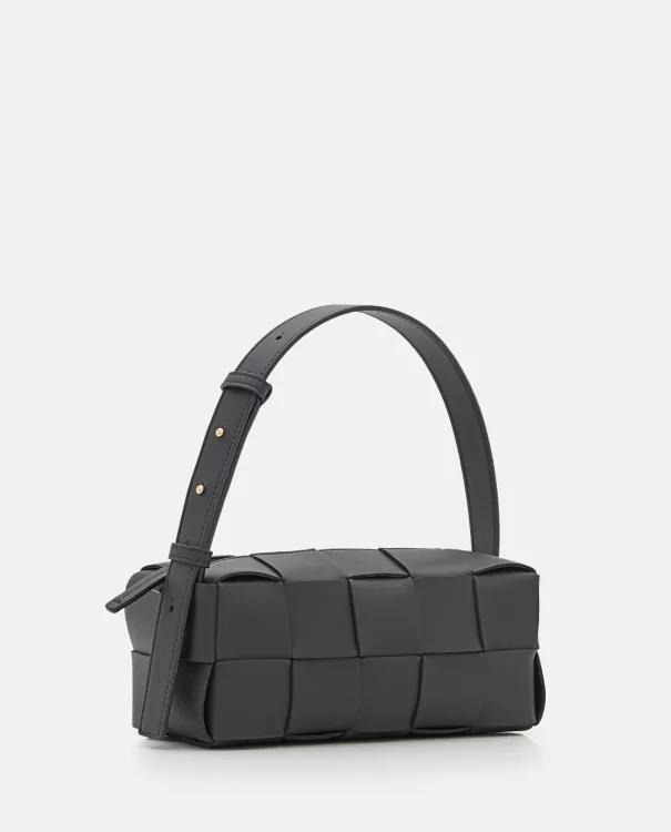 Bottega Veneta Crossbody bags SMALL BRICK CASSETTE LEATHER SHOULDER BAG in zwart
