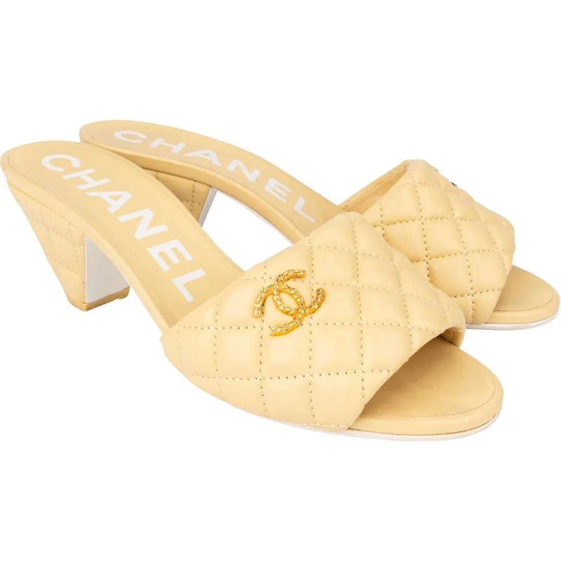 Chanel Sandalen Chanel Quilted Lambskin CC Sandals (38) gelb