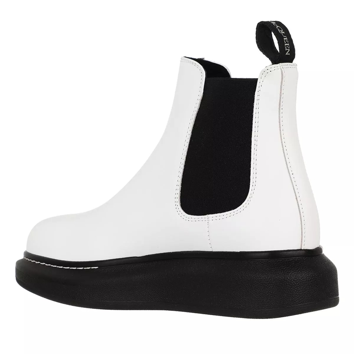 Black boots clearance with white sole