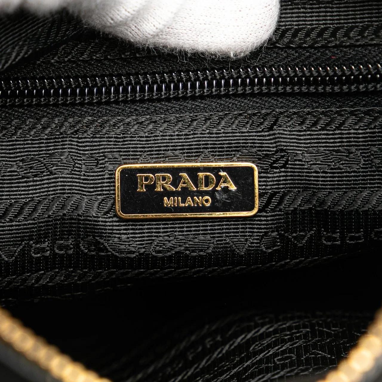 Thumbnail - Prada Hobo Bags - Vitello Trimmed Tessuto Zip Top Crossbody - Gr. unisize - in Schwarz - für Damen