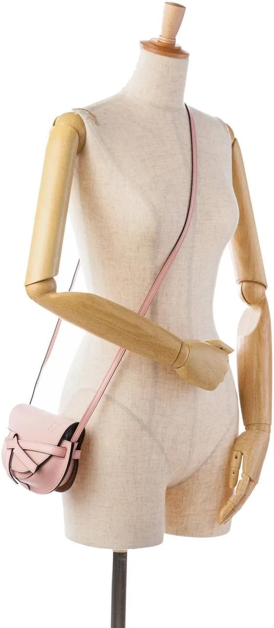 Loewe Hobo bags 2019 Small Leather Gate Crossbody in poeder roze