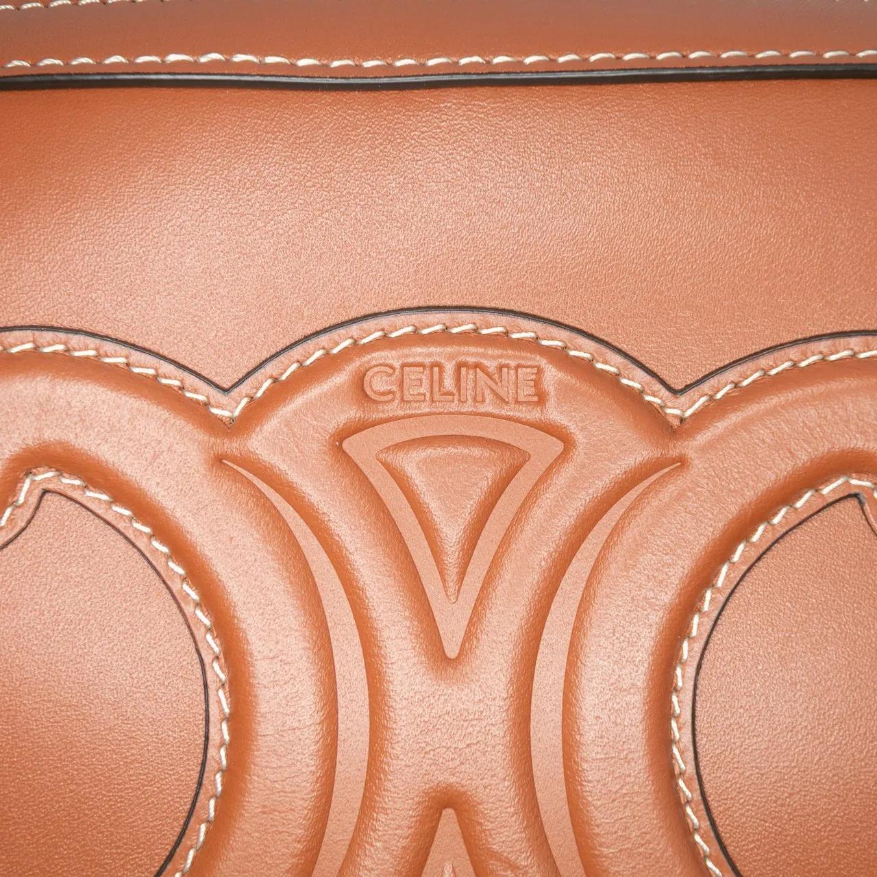 Thumbnail - Celine Hobo Bags - Mini Calfskin Cuir Triomphe Camera Shoulder Bag - Gr. unisize - in Braun - für Damen