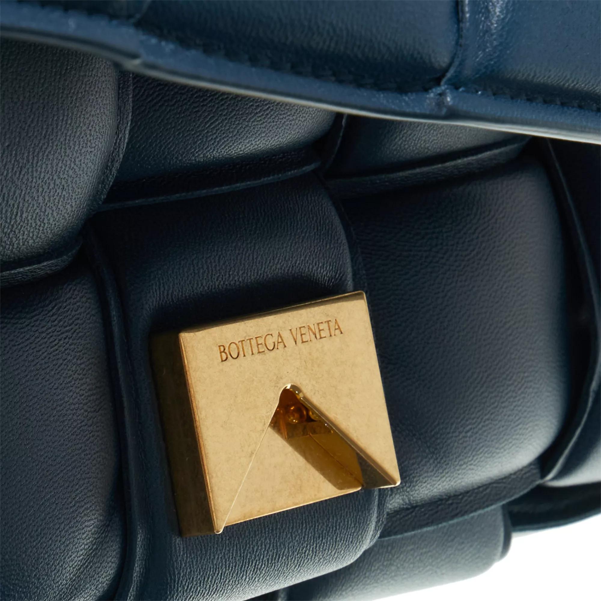 Bottega Veneta Crossbody bags Padded Cassette Crossbody Leather in blauw