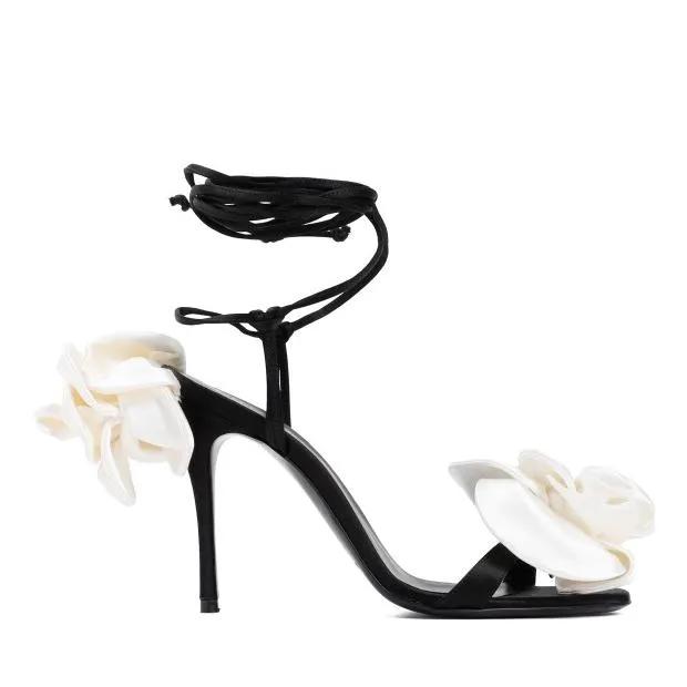 Magda Butrym Sandalen & Sandaletten - Flower Sandals - Gr. 38,5 (EU) - in Schwarz - für Damen