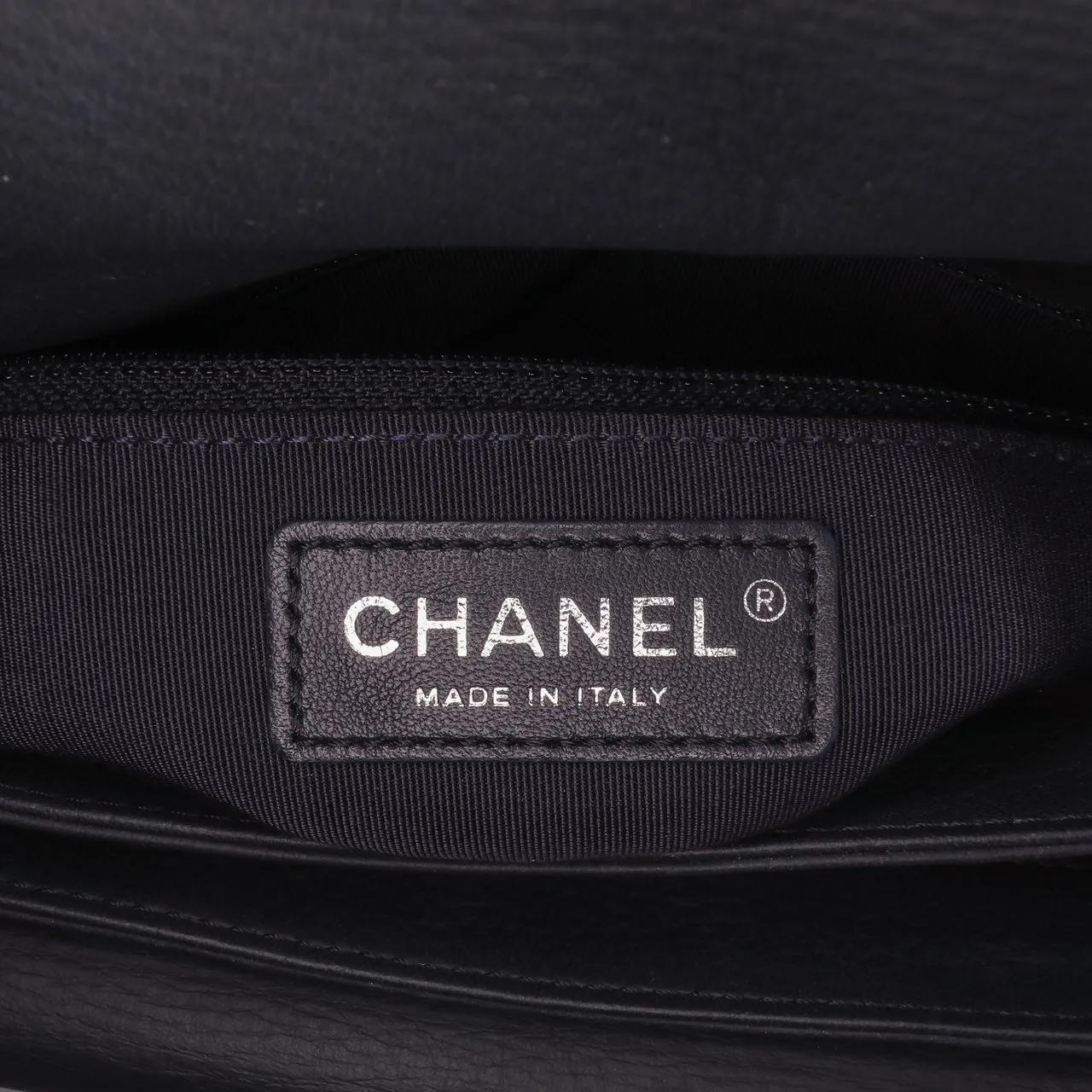 Thumbnail - Chanel Hobo Bags - Small Quilted Grained Calfskin CC Round Clasp Acco - Gr. unisize - in Schwarz - für Damen