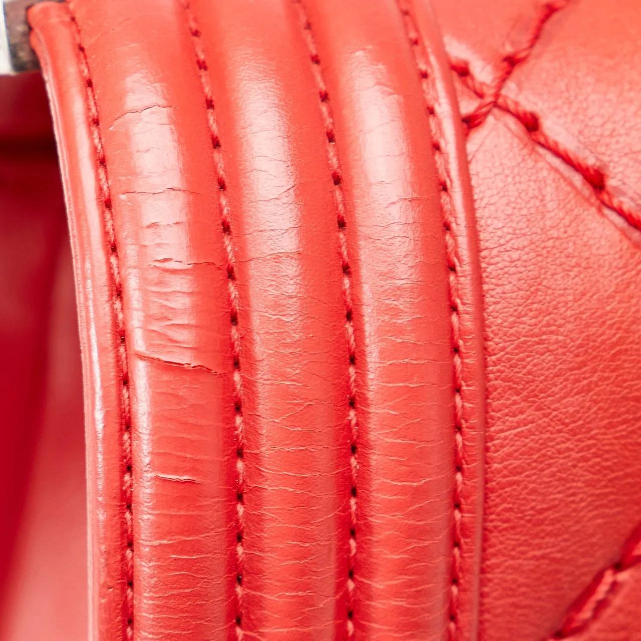 Chanel Totes & shoppers Small Calfskin Double Stitch Boy Flap in rood