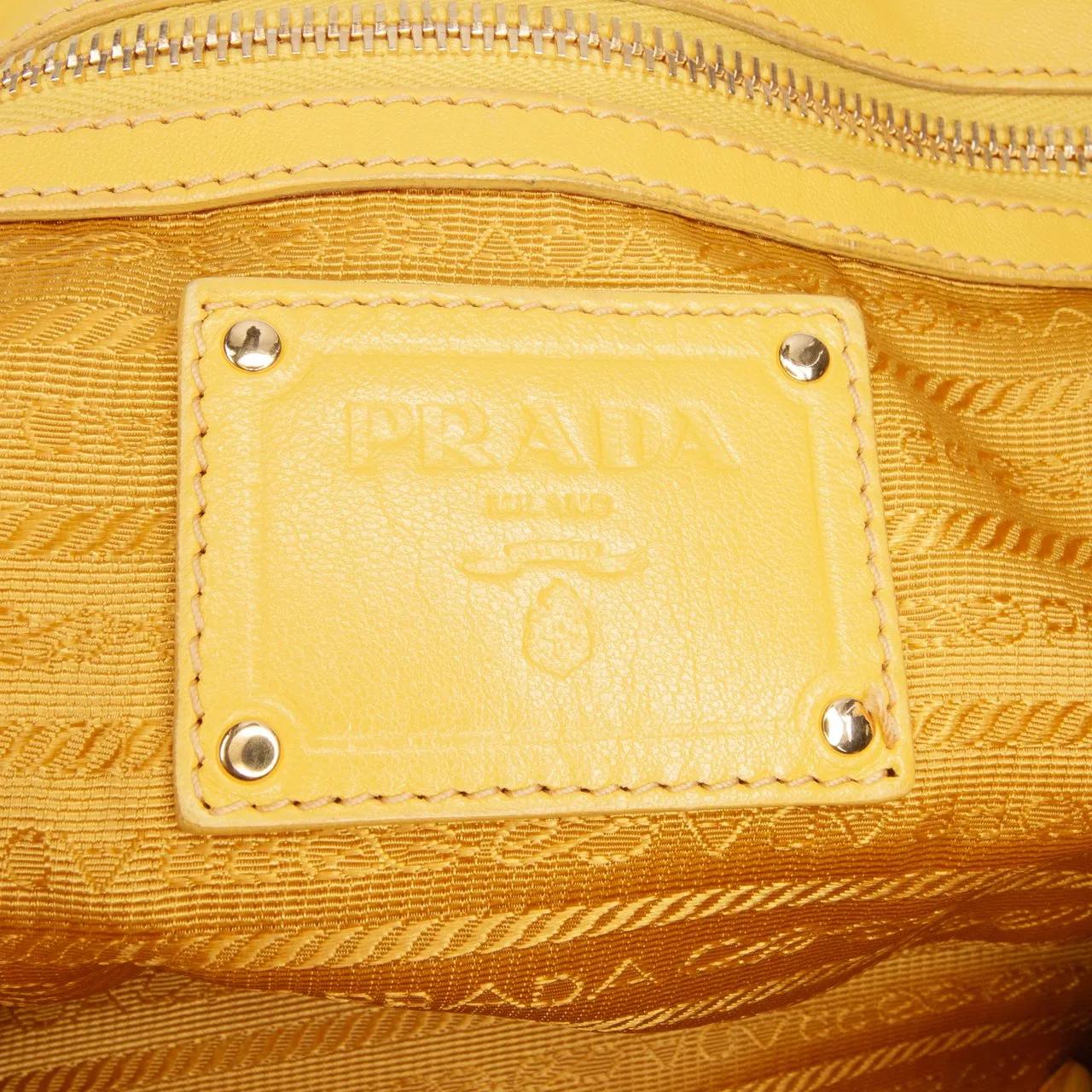 Thumbnail - Prada Shopper - Vernice Gaufre Chain Tote - Gr. unisize - in Gelb - für Damen