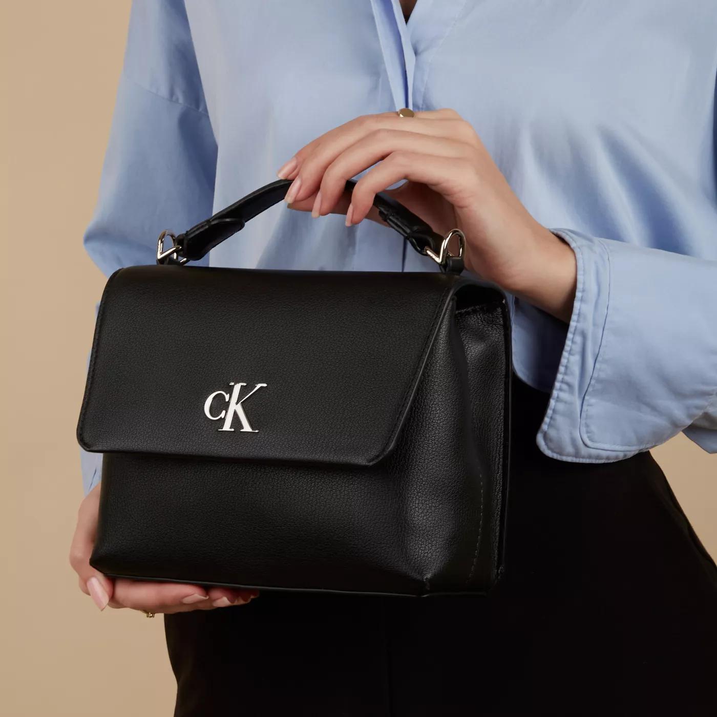 Calvin Klein Crossbody bags Minimal Monogram Schwarze Handtasche in zwart