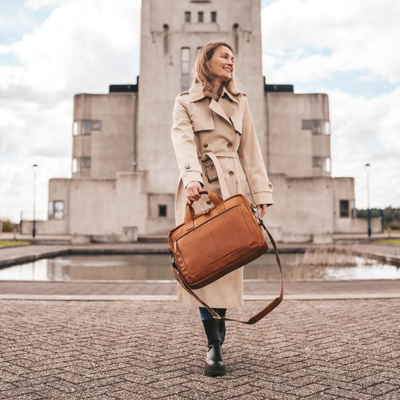 Thumbnail - The Chesterfield Brand Laptoptaschen - Calvi Laptoptasche - Gr. unisize - in Cognacbraun - für Damen