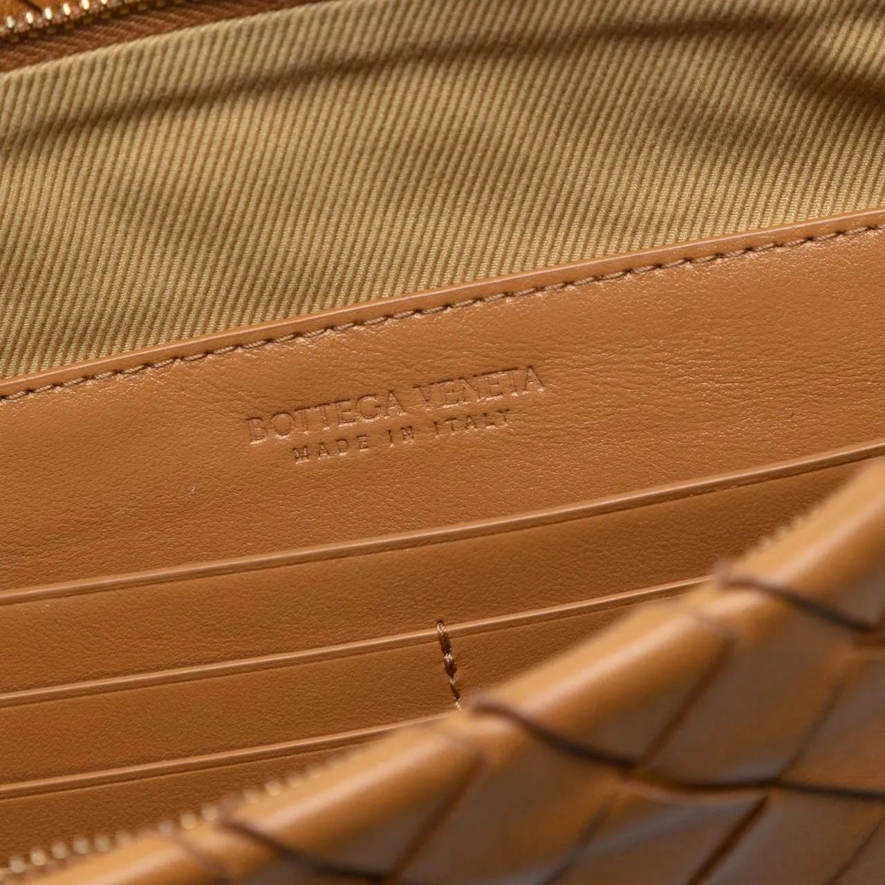 Thumbnail - Bottega Veneta Clutches - Large Nappa Intrecciato Flat Zip Pouch - Gr. unisize - in Braun - für Damen