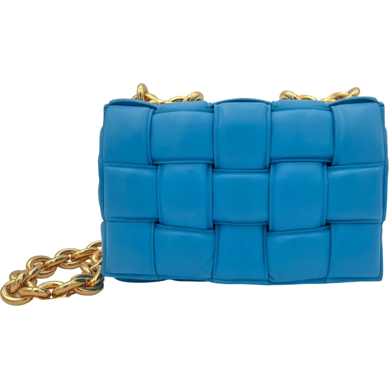 Bottega Veneta Schultertasche Bottega Veneta Padded Cassette Chain - Swimming Po blau
